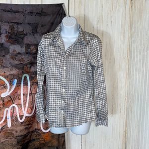 Banana Republic. Black and white button up. Women’s .Fitted. Size.